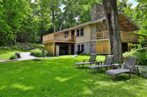 Fun In Fun Out Ski Home - Upper Unit, Renovated 3BR-2BA, Hot Tub, Close to Resort